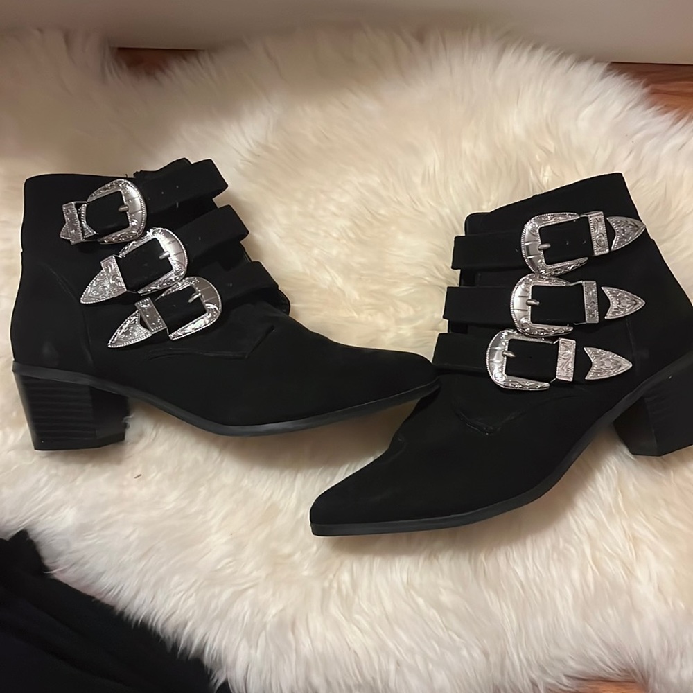 Forever 21 western booties size 7